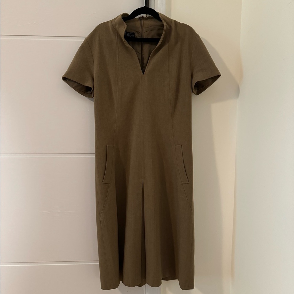 Lafayette 148 New York Women’s Brown Wool V-neck shift dress.